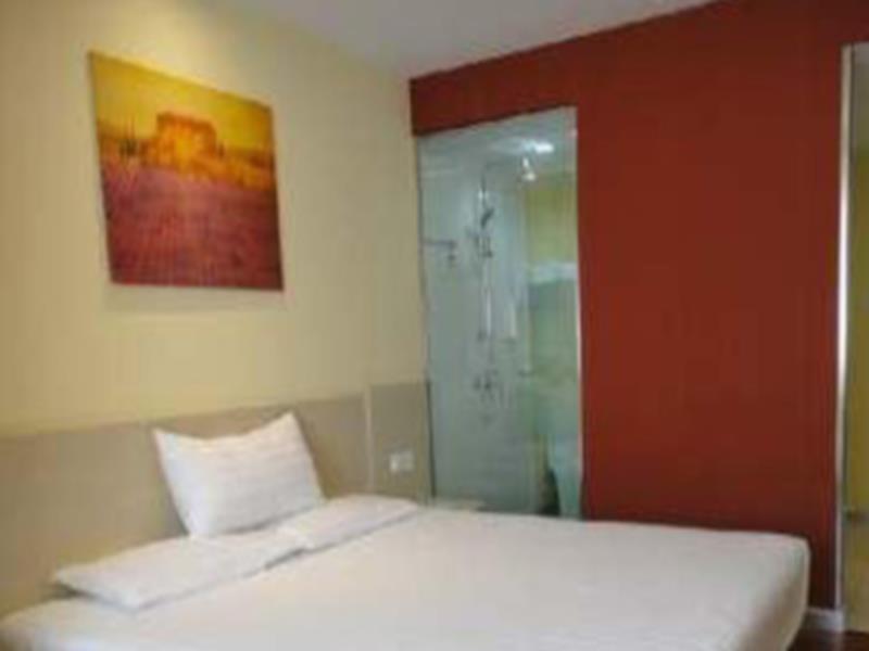 Hanting Hotel Yibin Zhongshan Street Buitenkant foto