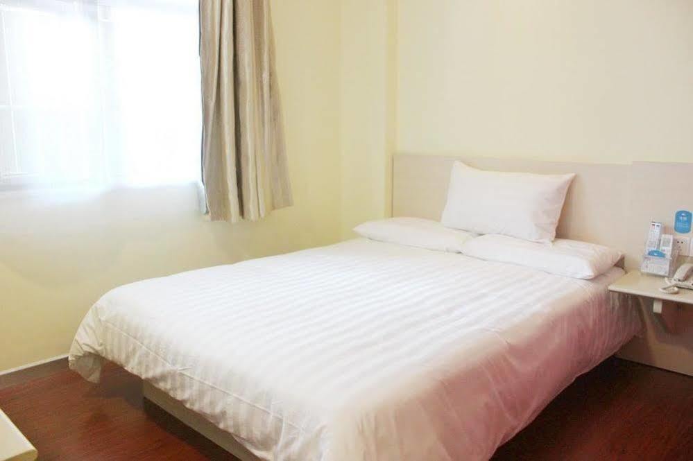 Hanting Hotel Yibin Zhongshan Street Buitenkant foto