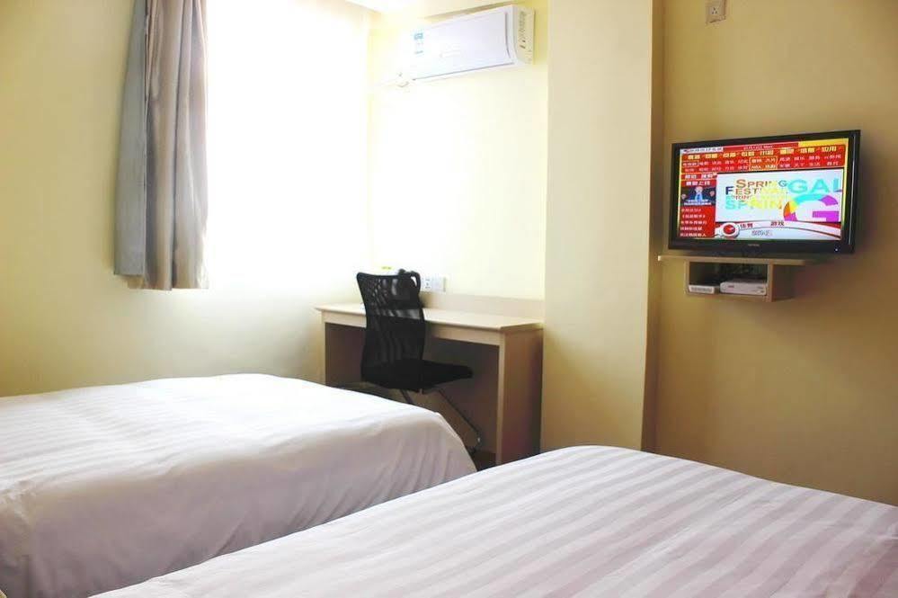Hanting Hotel Yibin Zhongshan Street Buitenkant foto