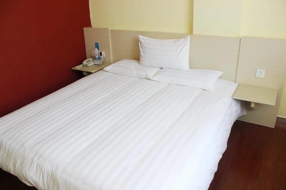 Hanting Hotel Yibin Zhongshan Street Buitenkant foto