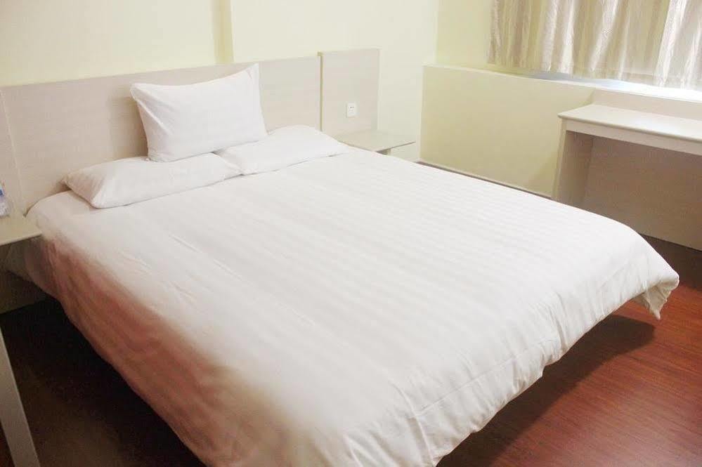 Hanting Hotel Yibin Zhongshan Street Buitenkant foto